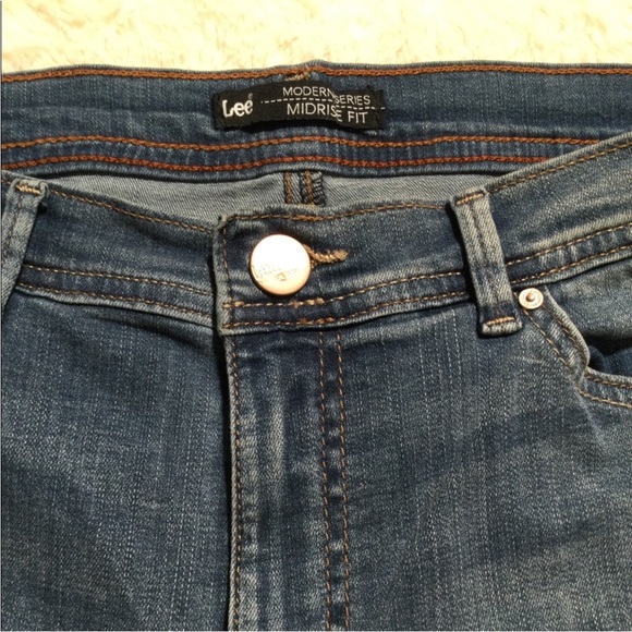 Lee | Modern Series | Sz 12 Distressed Med Rinse Cropped Jeans - Picture 6 of 15